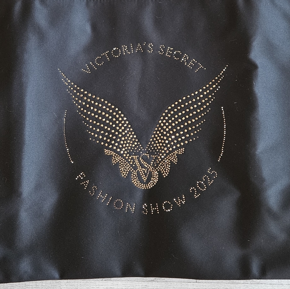 NWT Victoria's Secret 2025 Fashion Show Black Angel Wings Large Tote Bag - Picture 4 of 10
